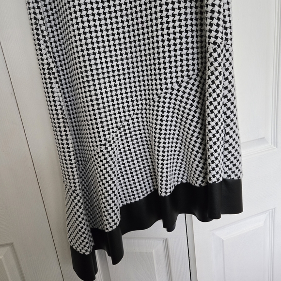 Michael Kors Black and White Asymmetrical Ruffled Sheath Dress - Picture 9 of 9